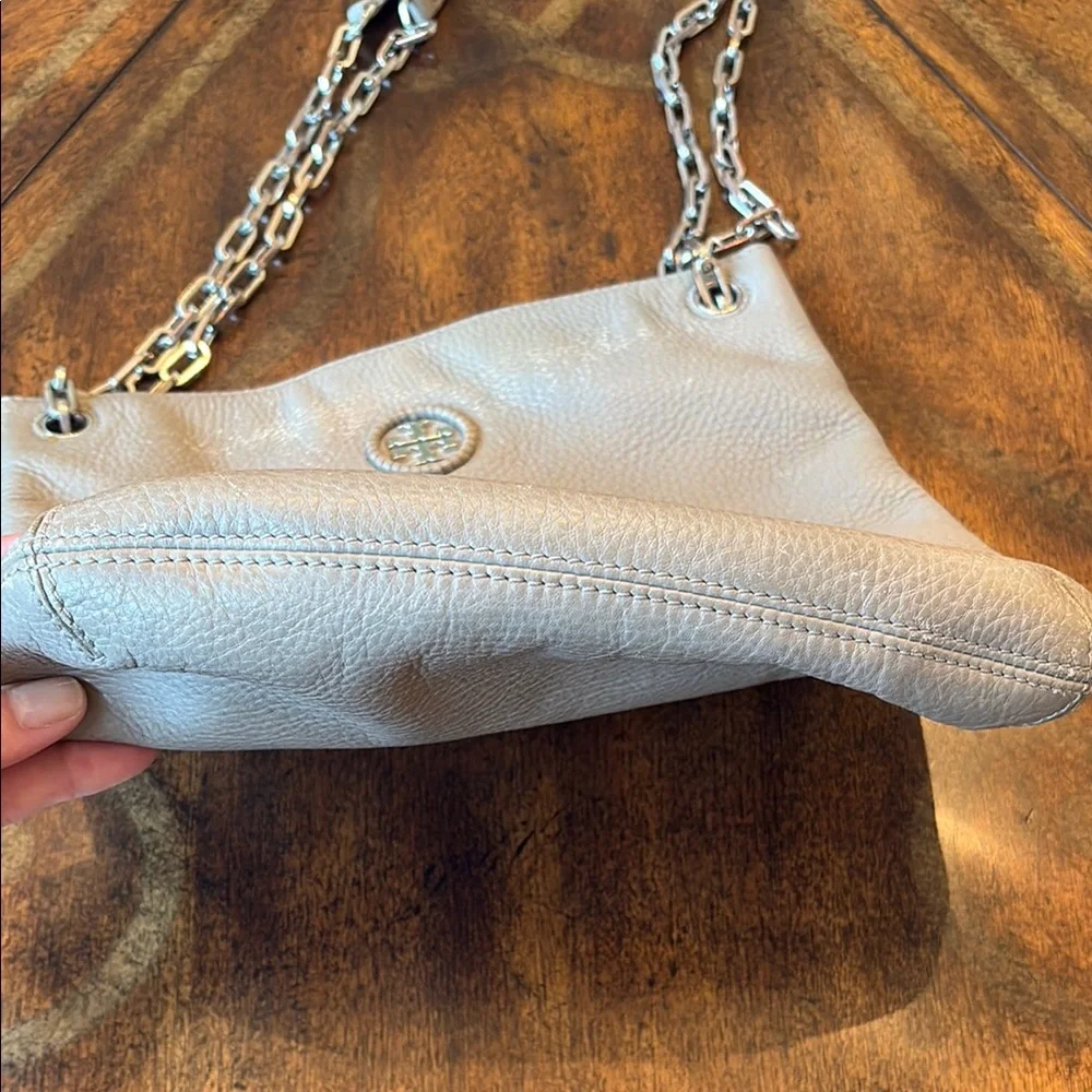 Tory Burch Taupe Crossbody Bag with Pebbled Leather - Picture 5 of 13